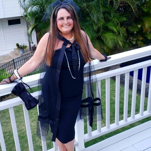 Special Barbie edition black dress with matching cape - Picture 2 of 10